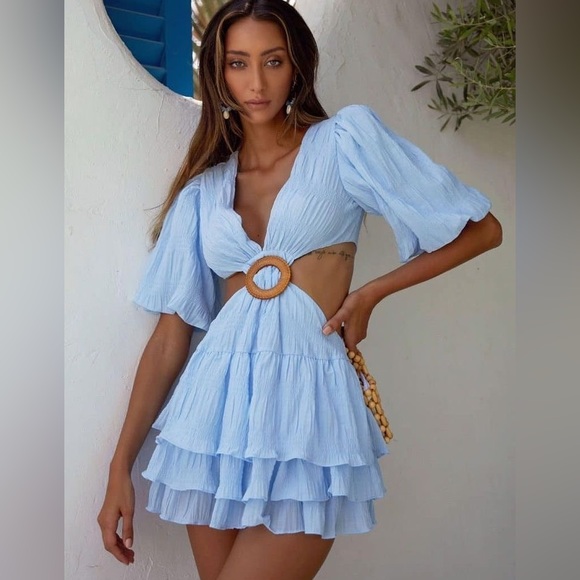 BOUTIQUE BRAND Dresses & Skirts - Cut out “O” Ring Dress